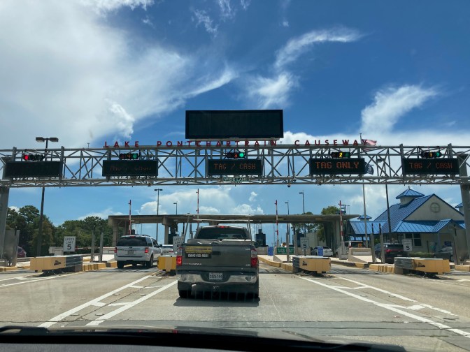 Toll plaza for Lake Pontchartrain Causeway.