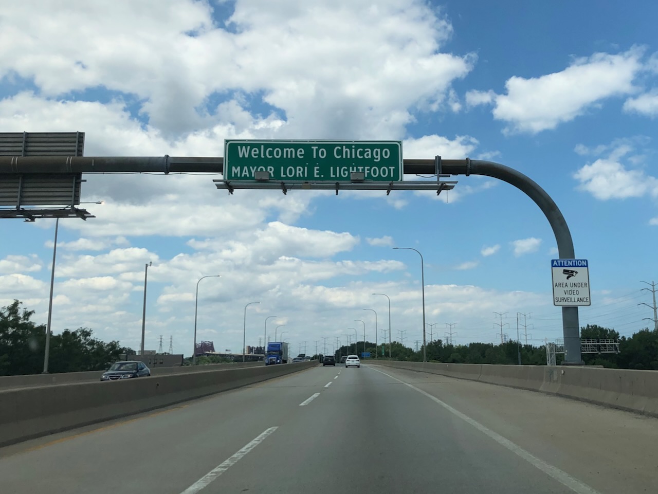 WELCOME TO CHICAGO sign over highway.