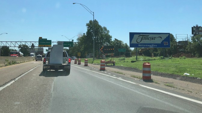 Roadside sign that says TENNESSEE WELCOMES YOU.