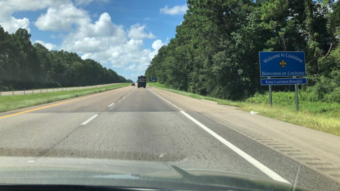 I-55 with WELCOME TO LOUISIANA sign on side of road.
