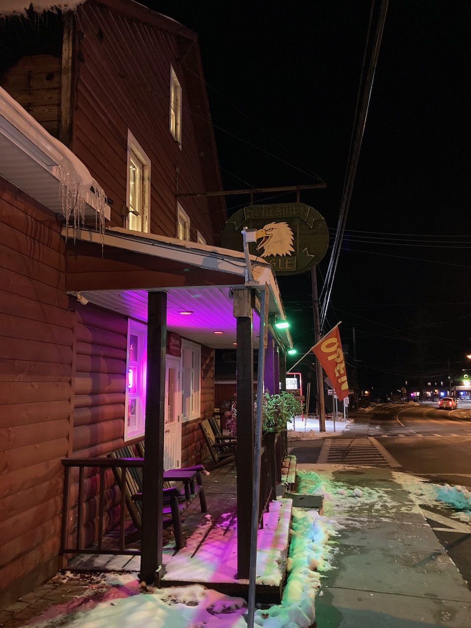 Exterior of Screamen Eagle pizzeria.