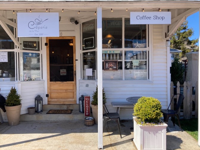 Exterior of Creperie de la Mer.