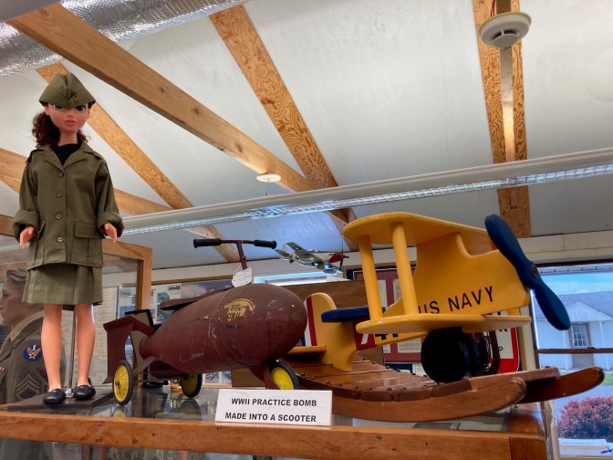 Small collection of military toys from WWII.