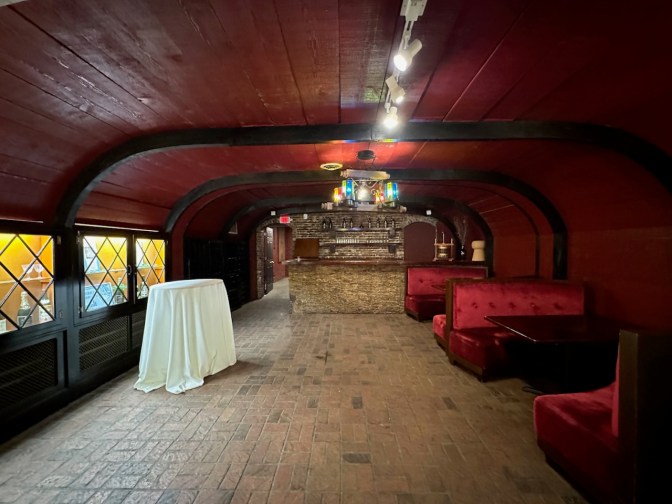 Speakeasy room in Renault Winery.