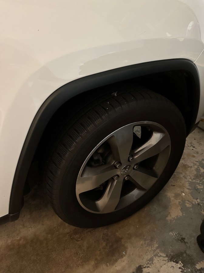 Jeep Grand Cherokee front right fender with plastic trim.
