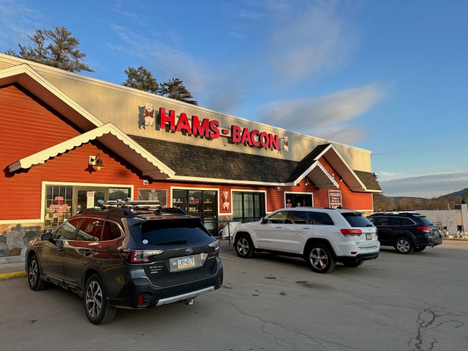 2014 Jeep Grand Cherokee parked beside Oscar's Smokehouse.