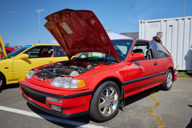 Honda Civic Si, in red.