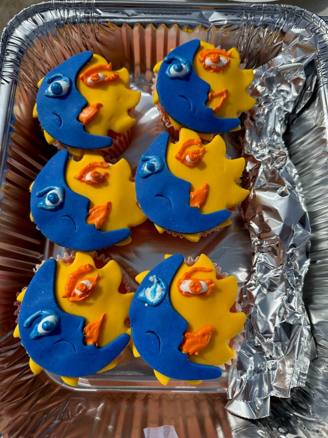 Sun and moon cupcakes.