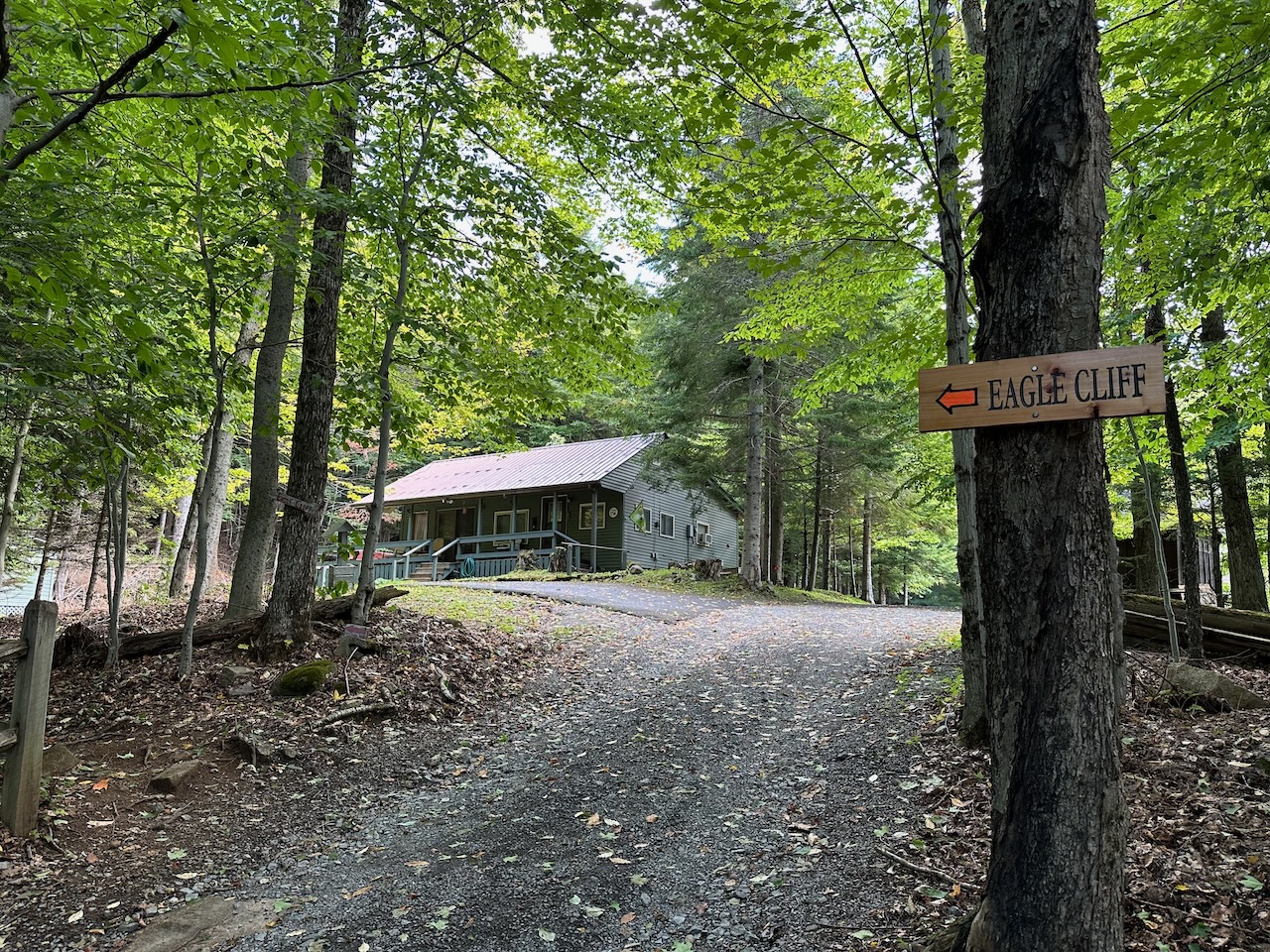 Entrance to Eagle Cliff trail, with sign for Eagle Cliff on tree.