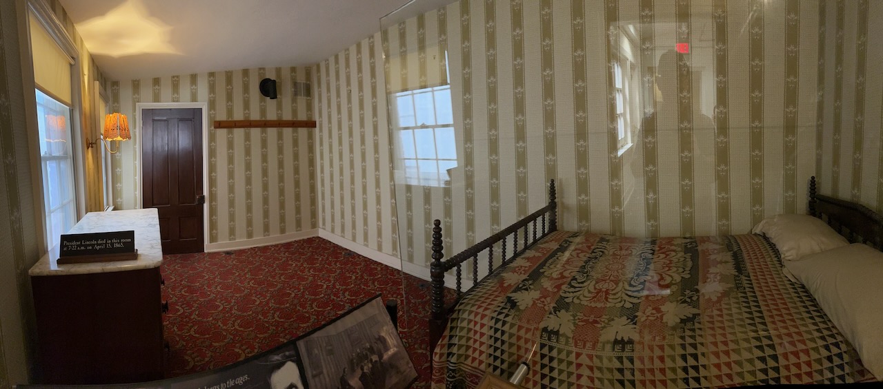Panorama of room where Lincoln died.