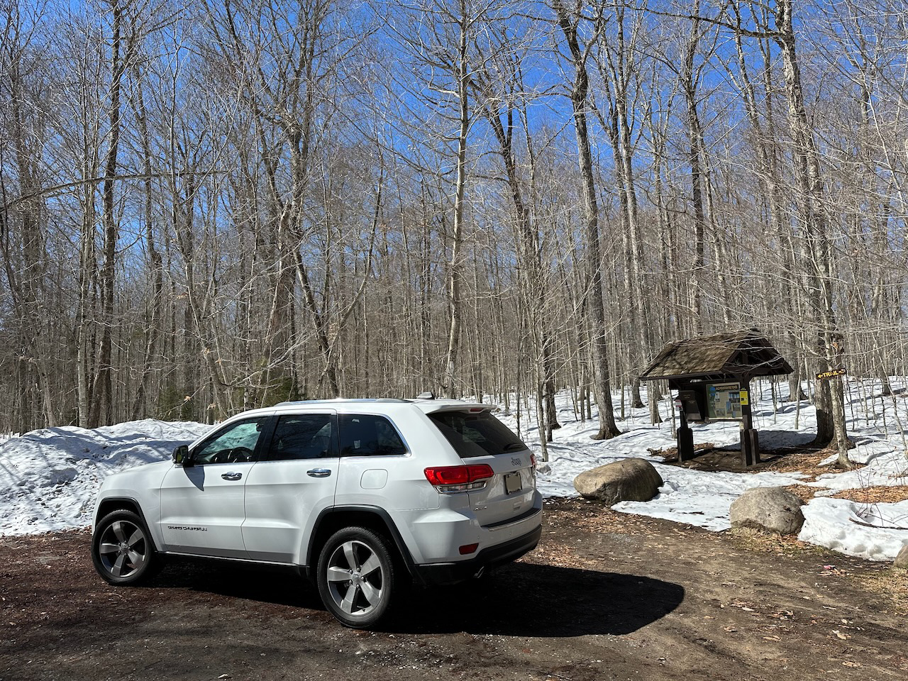 2014 Jeep Grand Cherokee parked at Bald Mountain Trailhead. 