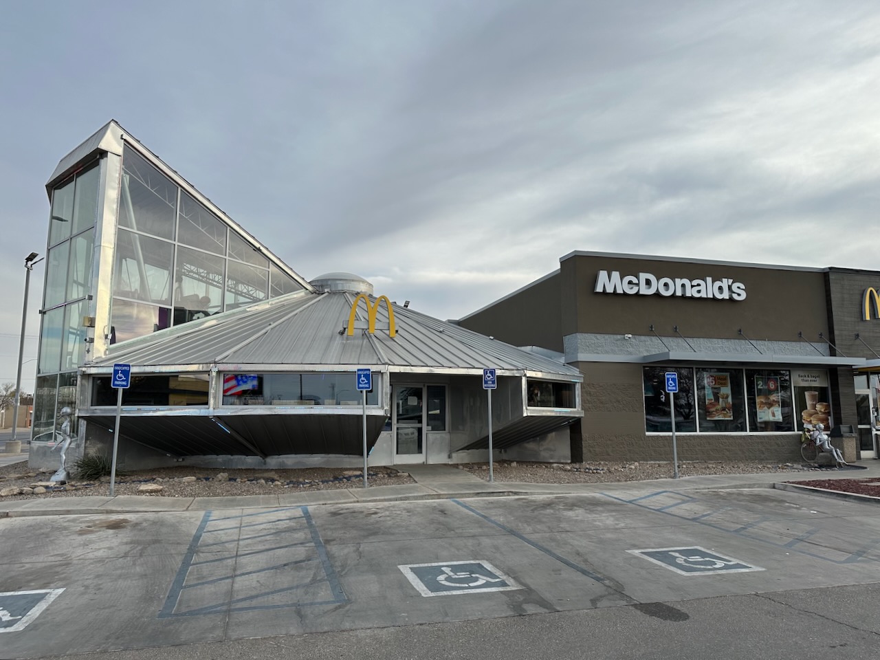 Exterior of McDondals restaurant shaped like a UFO. 