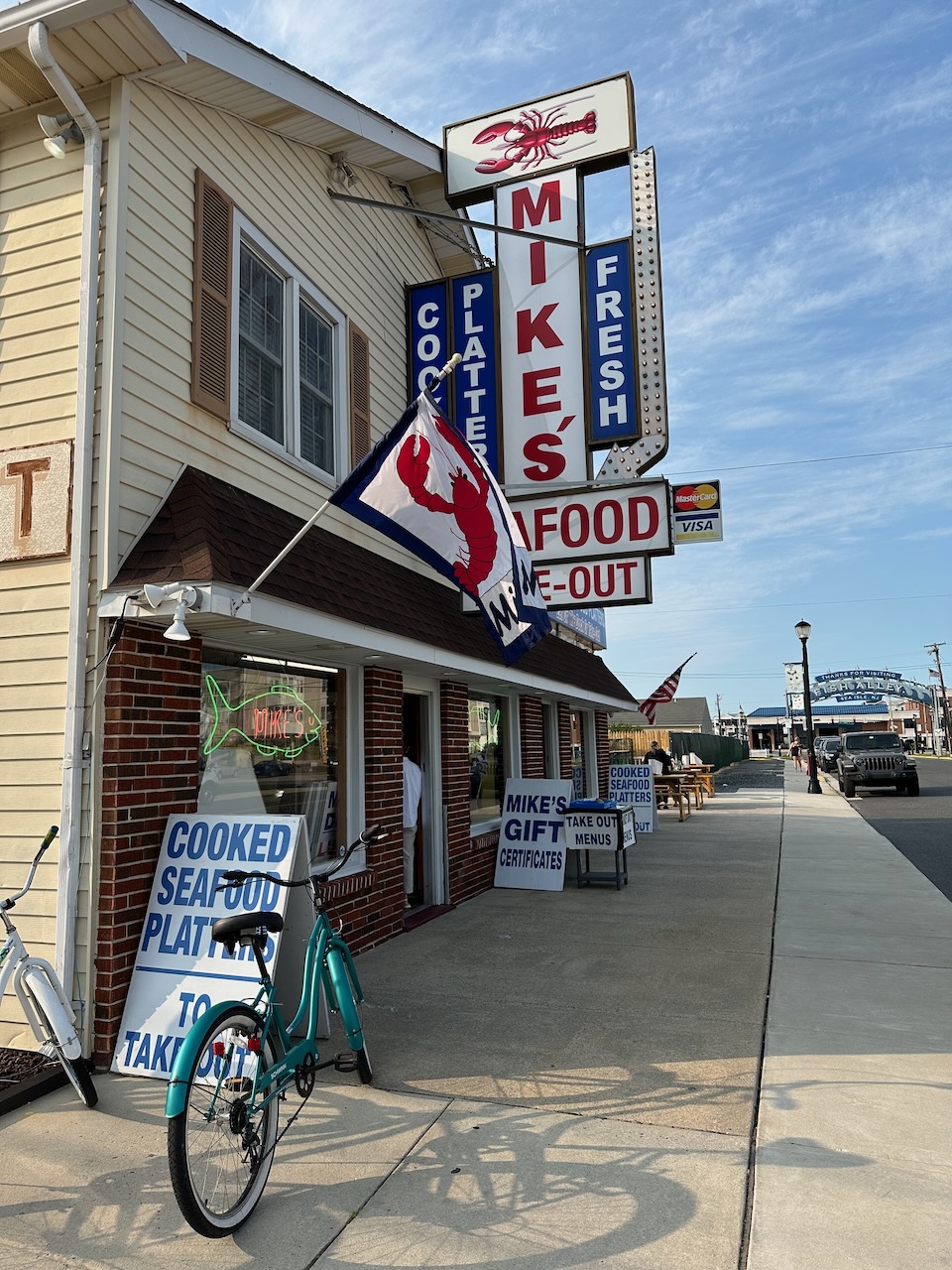 Exterior of MIke's Seafood market and restaurant. 