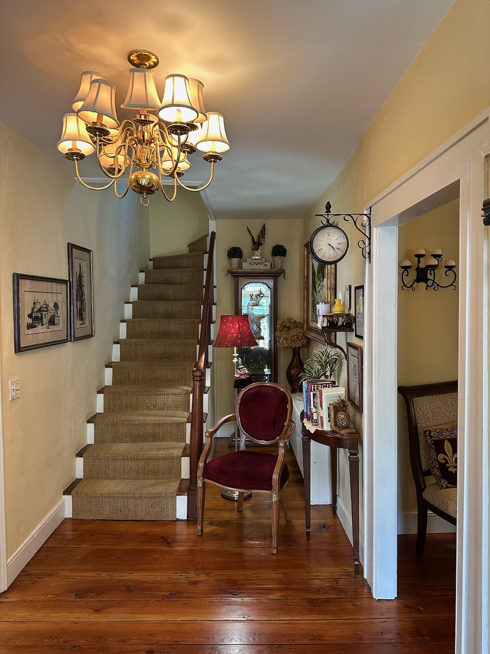 Entrance hall with central staircase to Pineapple Hill Inn. 