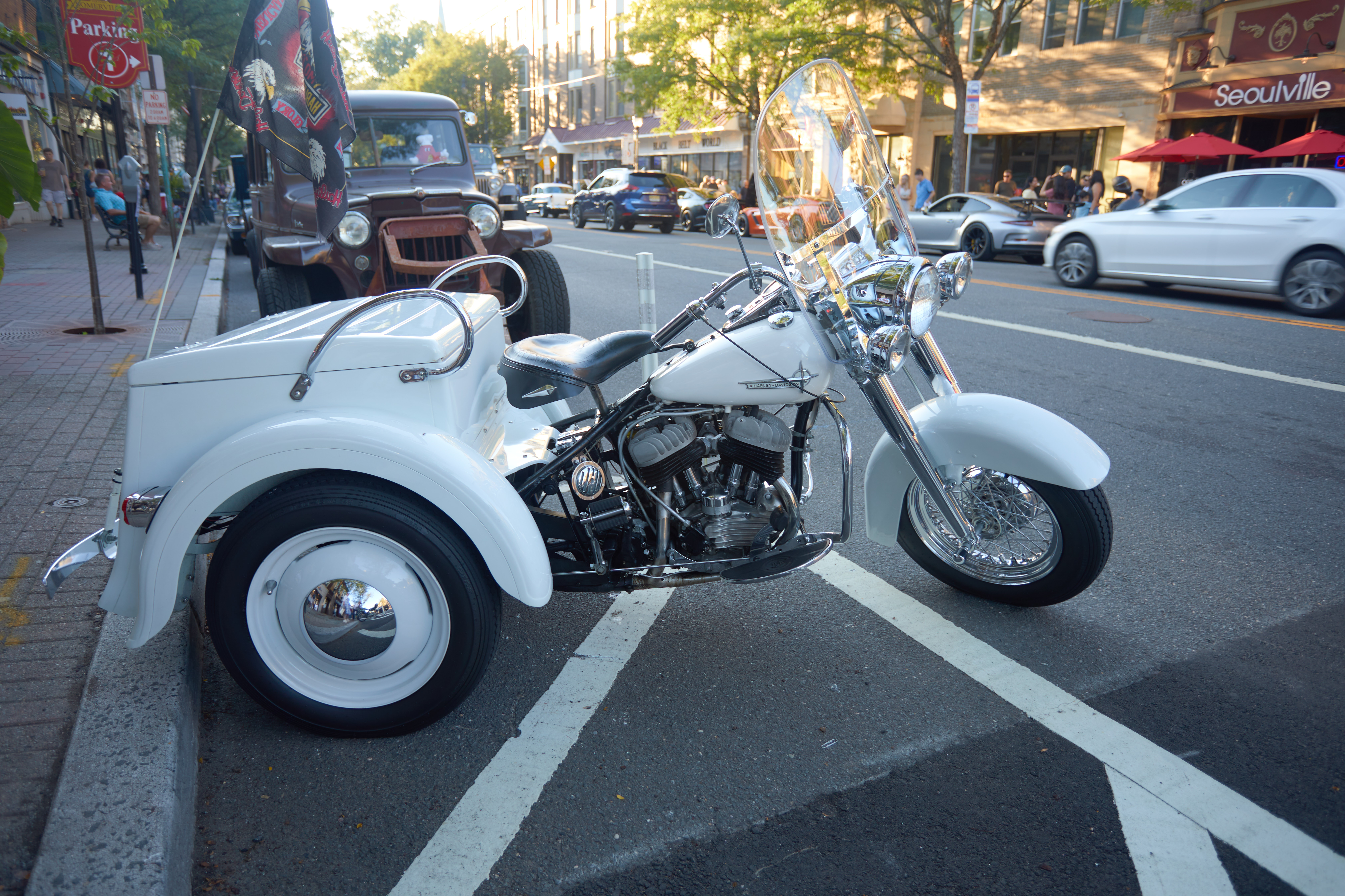 White Harley-Davidson Servi-Car.
