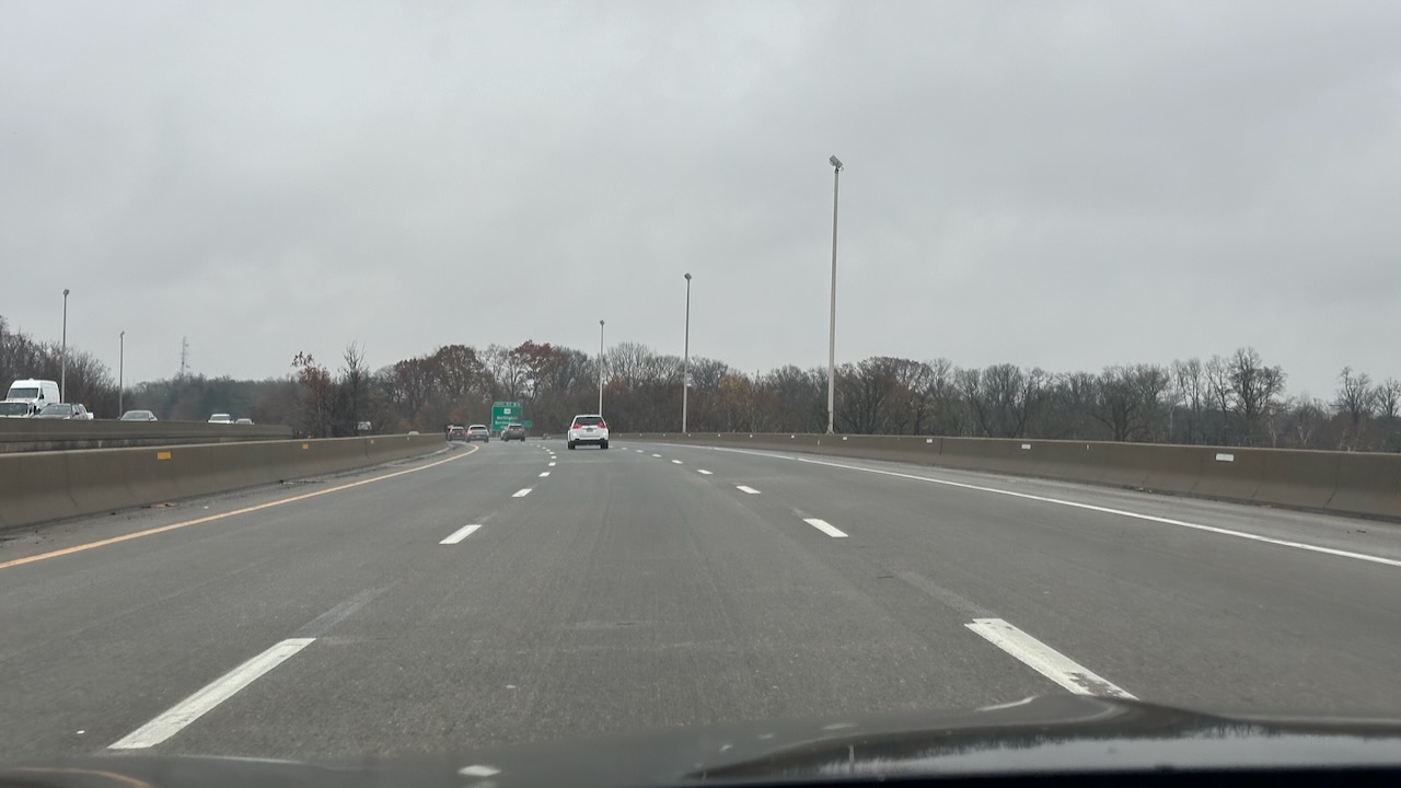 View of I-295 with gray skies.