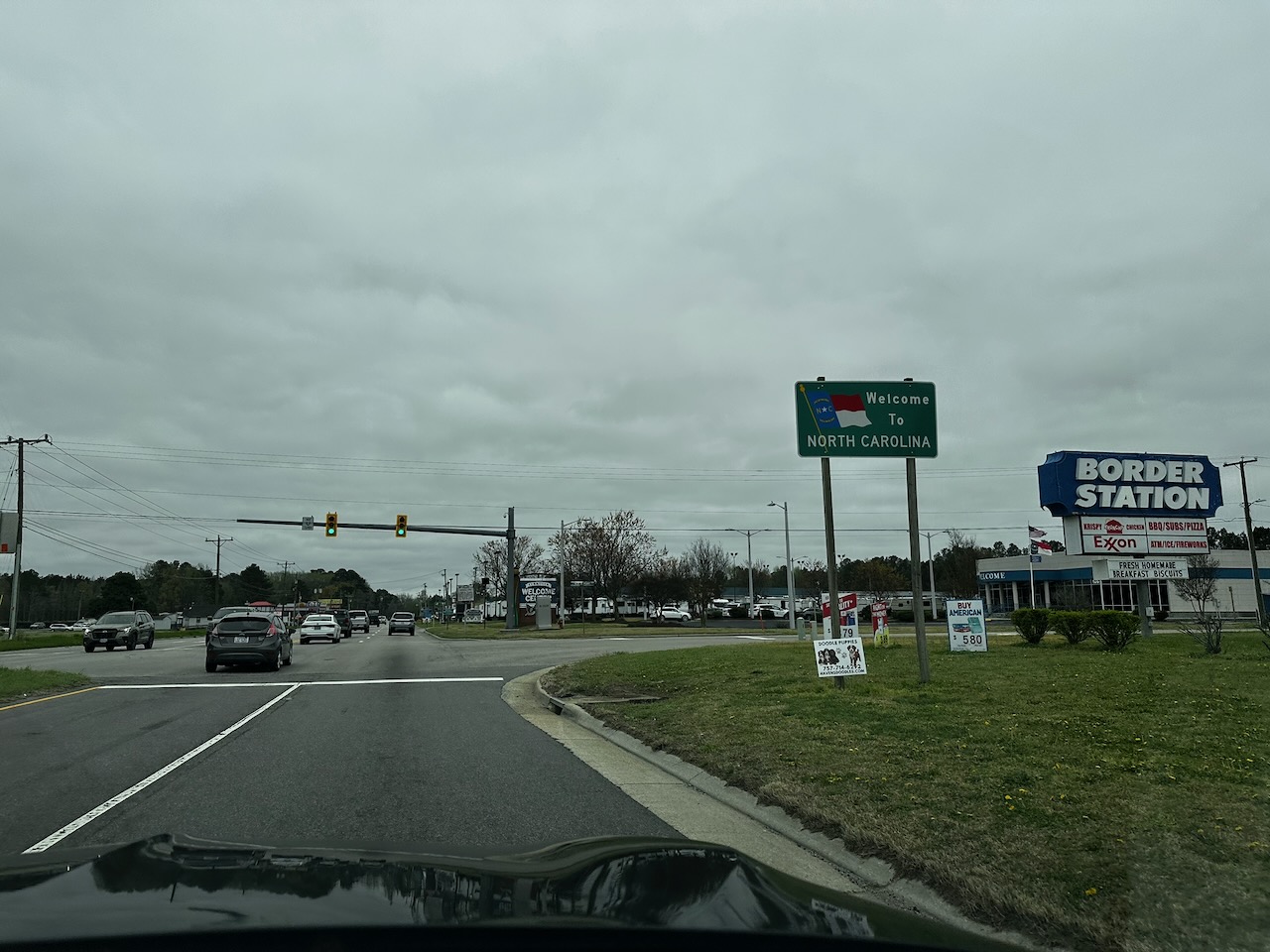 Road with Welcome to North Carolina sign on side of road.