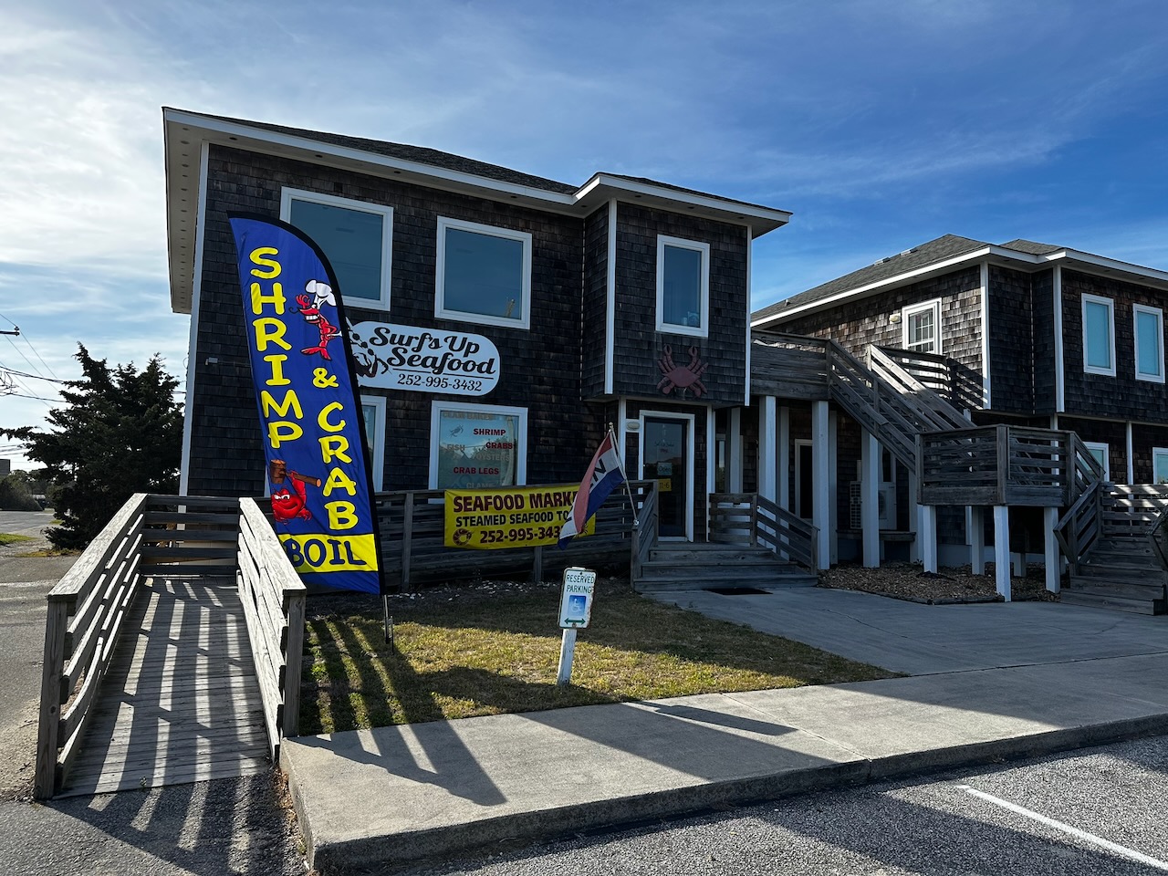 Exterior of Surf’s Up seafood market.