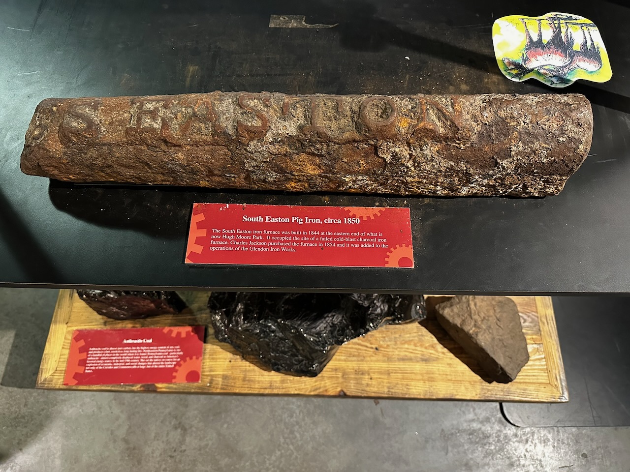 Exhibit on pig iron and anthracite, with elements on display.